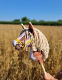 Hobby Horse Mały koń na kiju Premium - srokaty tobiano z beżową grzywą A4 Super Hobby Horse