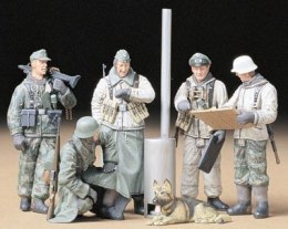 1/35 German Soldiers at Field Briefing Tamiya