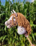 Hobby Horse Mały koń na kiju Premium - tarantowaty biało-brązowy z brązową grzywą A4 Super Hobby Horse