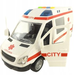 Auto ambulans karetka otwierane drzwi 1:16 WY590A Luxma